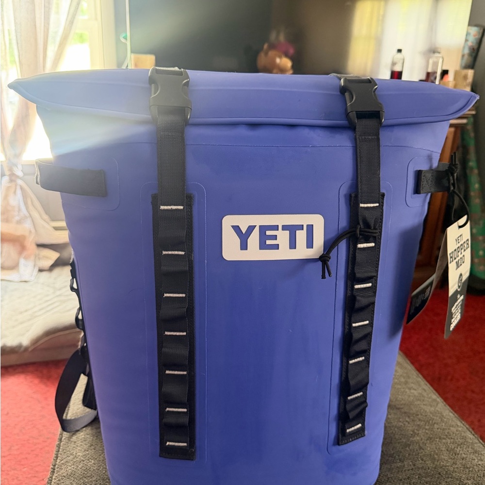 YETI Hopper Flip Soft Cooler M20 - Ultramarine